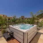 Stunning Anomera Vila *