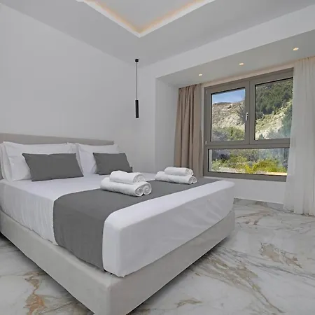 Stunning Anomera Villa